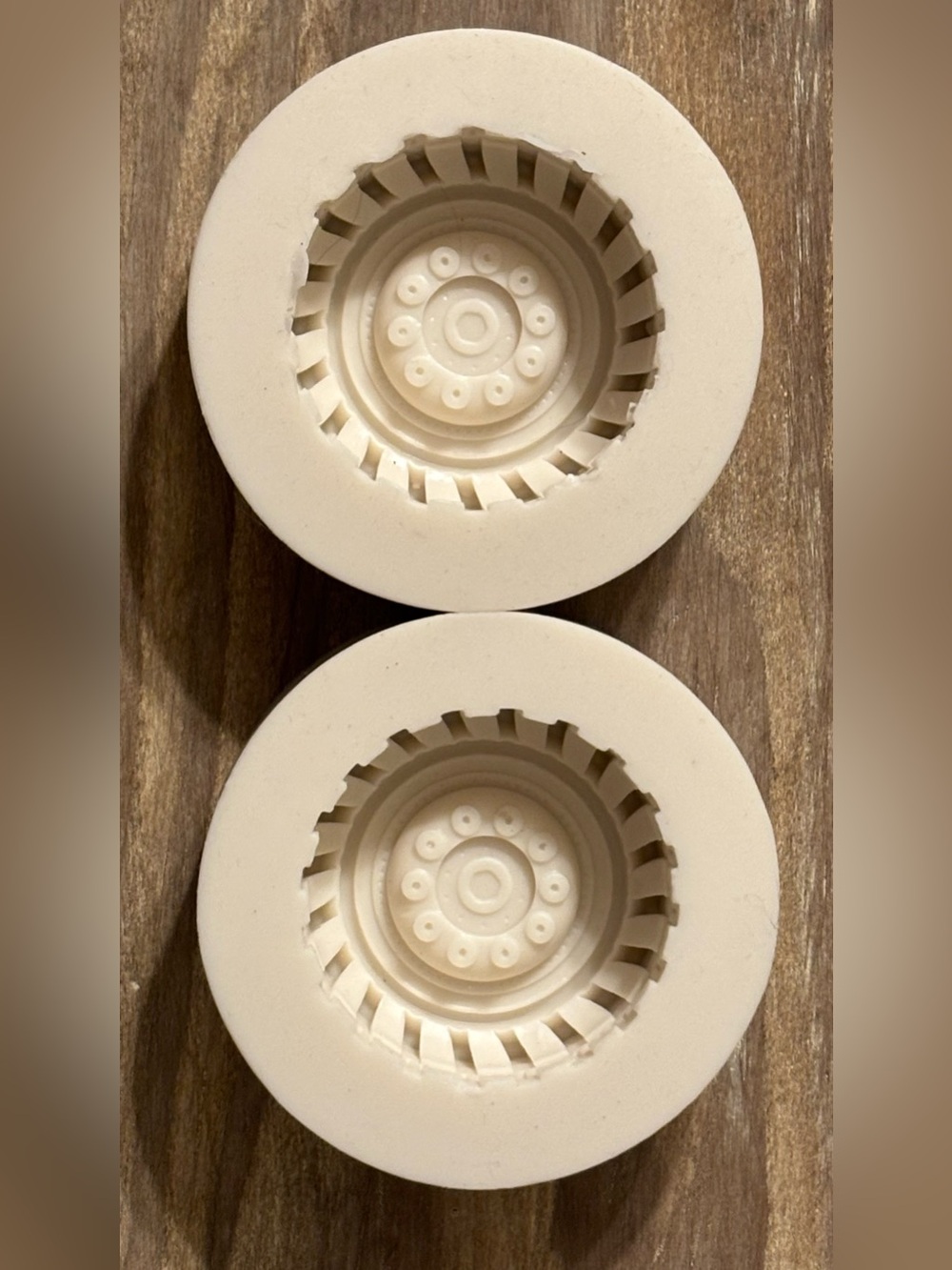 (Set of 2) 4-Wheel Drive Tire Shaped Silicone Molds